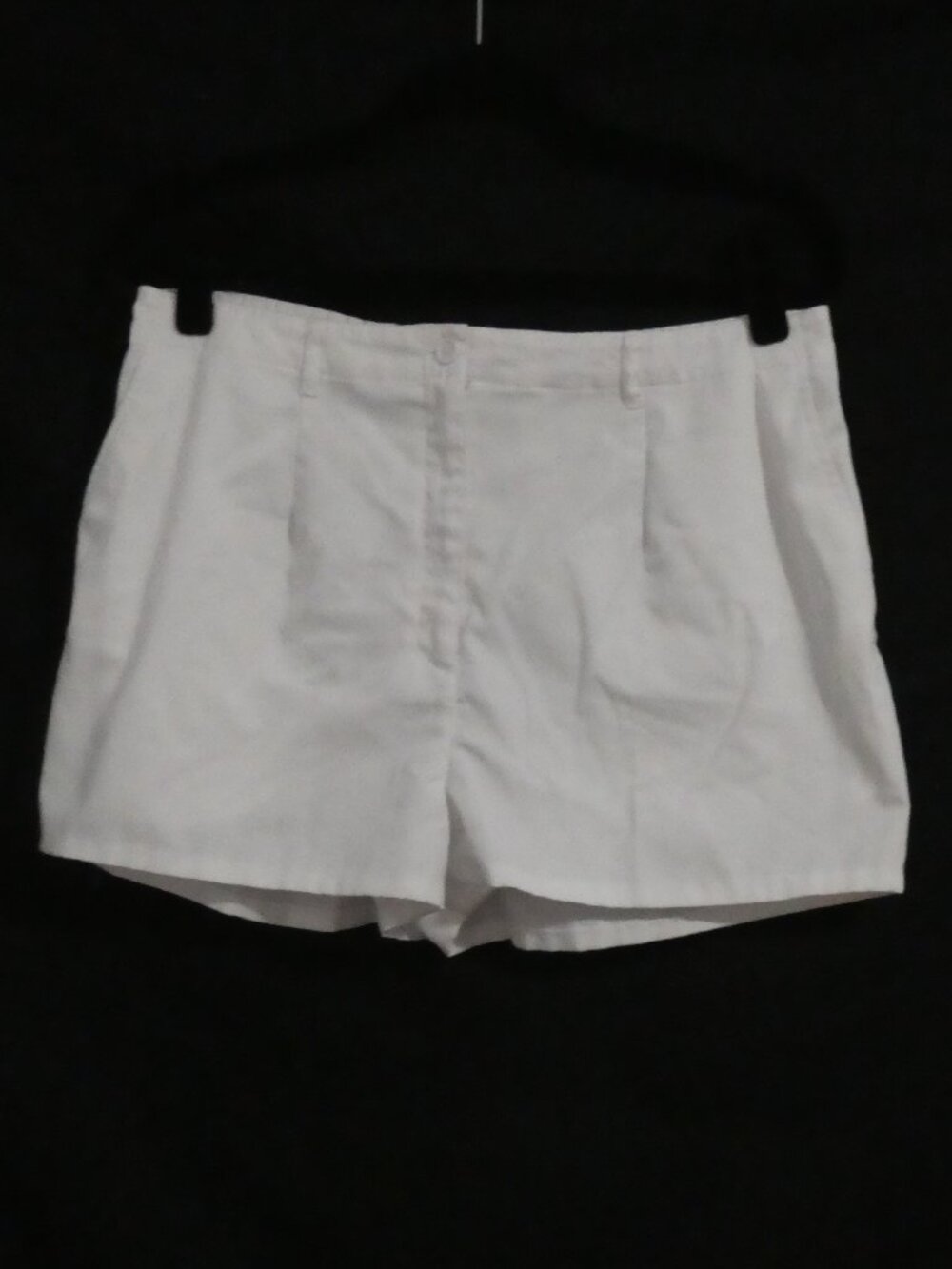 TABI Petite White Pleated Trouser Shorts - Size 14P